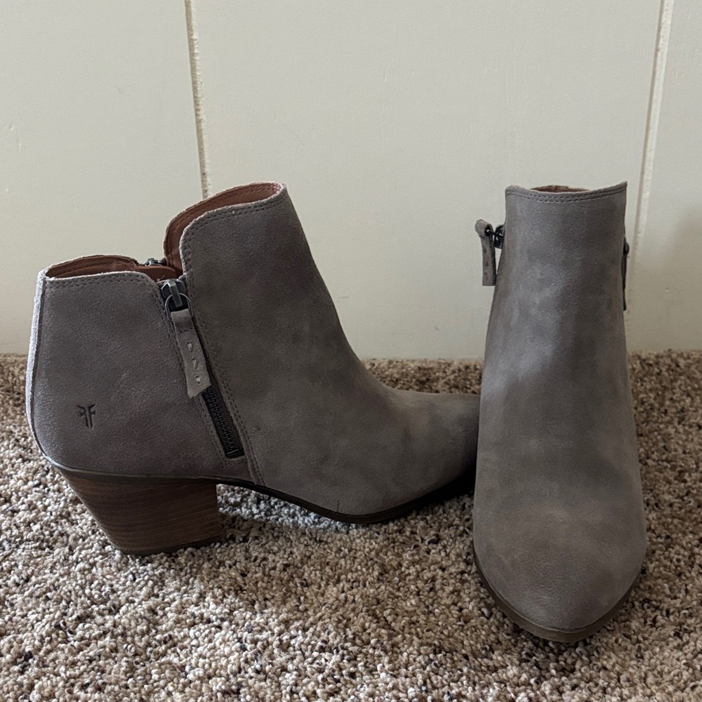 FRYE Gray Suede Ankle Boots, size 10.